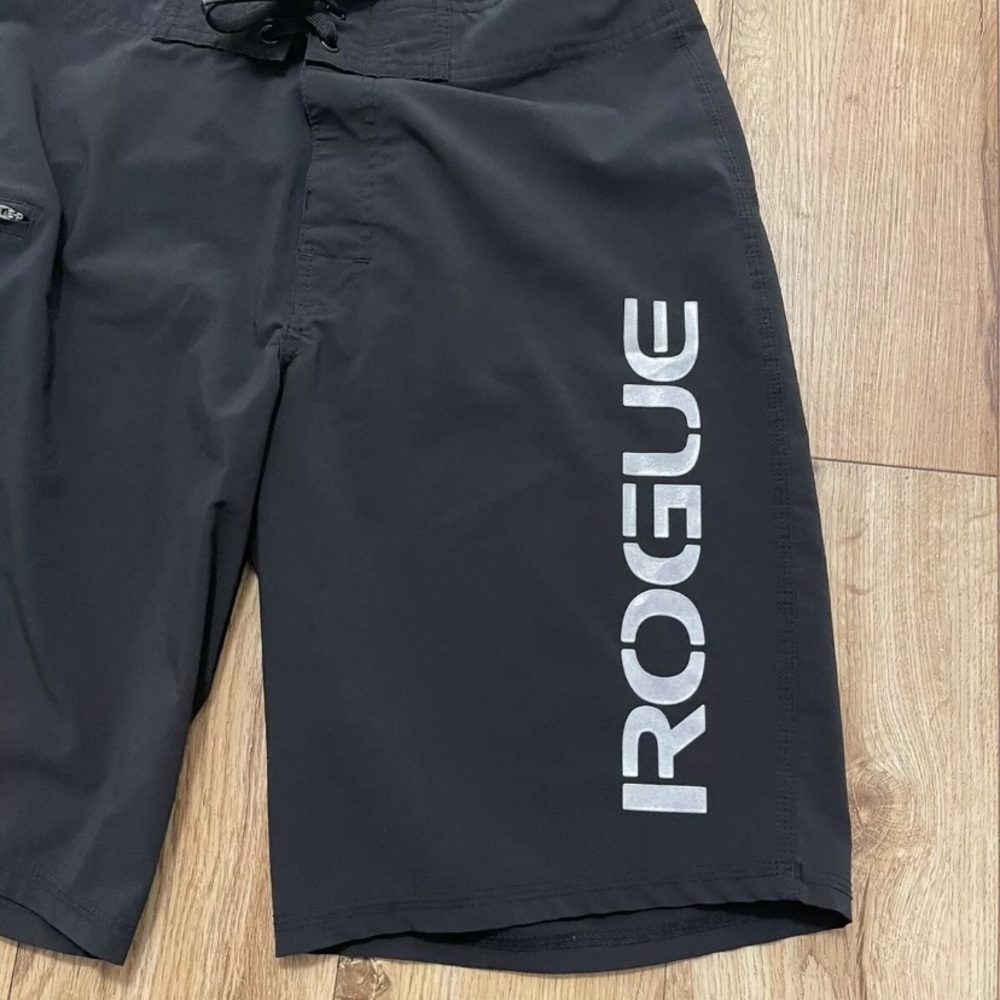 Rogue Fitness mens CrossFit shorts size 32 like new